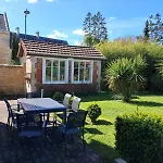 Le Palmier Spacieux, Lumineux, Bien Equipee, 9 P, Beau Jardin Clos Terrasse, Parking Privatif 7 Kms Bayeux Proche Plages Du Debarquement Holiday home