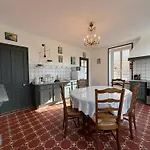 Le Palmier Spacieux, Lumineux, Bien Equipee, 9 P, Beau Jardin Clos Terrasse, Parking Privatif 7 Kms Bayeux Proche Plages Du Debarquement