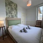 Holiday home Le Palmier Spacieux, Lumineux, Bien Equipee, 9 P, Beau Jardin Clos Terrasse, Parking Privatif 7 Kms Bayeux Proche Plages Du Debarquement *
