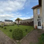 Le Palmier Spacieux, Lumineux, Bien Equipee, 9 P, Beau Jardin Clos Terrasse, Parking Privatif 7 Kms Bayeux Proche Plages Du Debarquement Holiday home Esquay-sur-Seulles