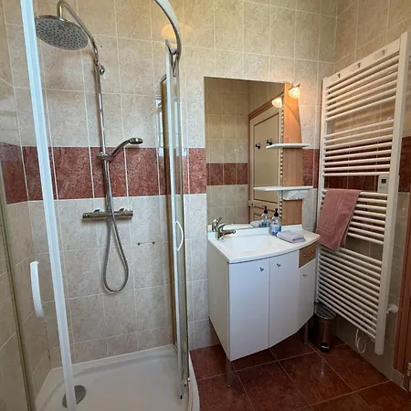 Le Palmier Maison Spacieuse, Lumineuse, Bien Equipee, 3 Belles Chambres, 2 Salles D'Eau, 2 Wc, Grand Jardin Arbore Clos, Belle Terrasse, Parking Privatif 7 Kms Bayeux Proche Plages Du Debarquement Дом отдыха Esquay-sur-Seulles