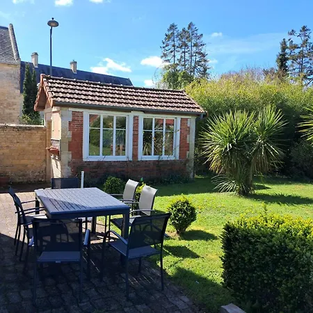 Le Palmier Maison Spacieuse, Lumineuse, Bien Equipee, 3 Belles Chambres, 2 Salles D'Eau, 2 Wc, Grand Jardin Arbore Clos, Belle Terrasse, Parking Privatif 7 Kms Bayeux Proche Plages Du Debarquement Дом отдыха