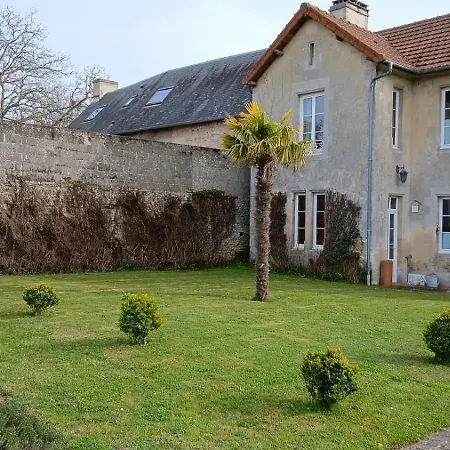 Дом отдыха Le Palmier Maison Spacieuse, Lumineuse, Bien Equipee, 3 Belles Chambres, 2 Salles D'Eau, 2 Wc, Grand Jardin Arbore Clos, Belle Terrasse, Parking Privatif 7 Kms Bayeux Proche Plages Du Debarquement *