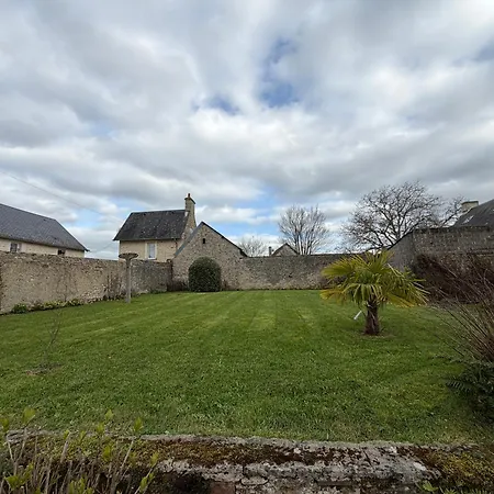 Le Palmier Maison Spacieuse, Lumineuse, Bien Equipee, 3 Belles Chambres, 2 Salles D'Eau, 2 Wc, Grand Jardin Arbore Clos, Belle Terrasse, Parking Privatif 7 Kms Bayeux Proche Plages Du Debarquement Дом отдыха *