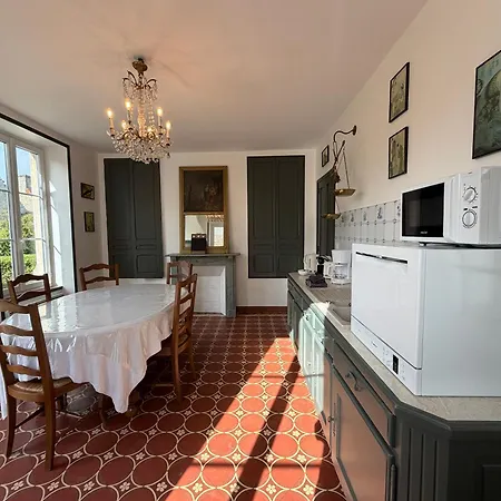 Le Palmier Maison Spacieuse, Lumineuse, Bien Equipee, 3 Belles Chambres, 2 Salles D'Eau, 2 Wc, Grand Jardin Arbore Clos, Belle Terrasse, Parking Privatif 7 Kms Bayeux Proche Plages Du Debarquement Дом отдыха