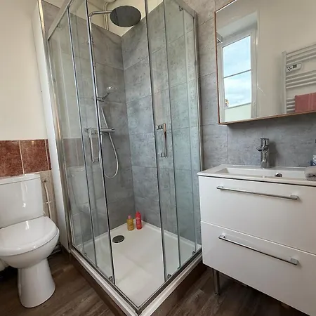 Le Palmier Maison Spacieuse, Lumineuse, Bien Equipee, 3 Belles Chambres, 2 Salles D'Eau, 2 Wc, Grand Jardin Arbore Clos, Belle Terrasse, Parking Privatif 7 Kms Bayeux Proche Plages Du Debarquement Дом отдыха