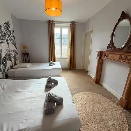 Дом отдыха Le Palmier Maison Spacieuse, Lumineuse, Bien Equipee, 3 Belles Chambres, 2 Salles D'Eau, 2 Wc, Grand Jardin Arbore Clos, Belle Terrasse, Parking Privatif 7 Kms Bayeux Proche Plages Du Debarquement