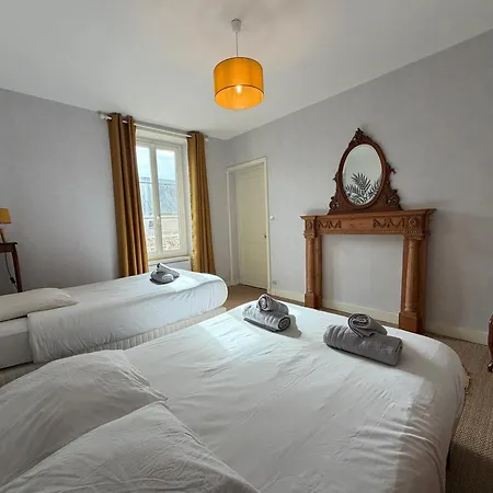 Дом отдыха Le Palmier Maison Spacieuse, Lumineuse, Bien Equipee, 3 Belles Chambres, 2 Salles D'Eau, 2 Wc, Grand Jardin Arbore Clos, Belle Terrasse, Parking Privatif 7 Kms Bayeux Proche Plages Du Debarquement