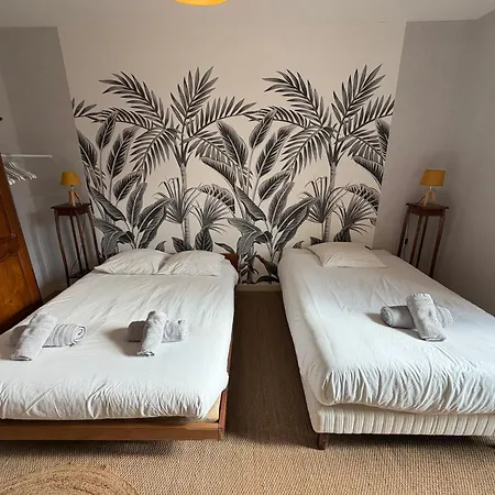 Le Palmier Maison Spacieuse, Lumineuse, Bien Equipee, 3 Belles Chambres, 2 Salles D'Eau, 2 Wc, Grand Jardin Arbore Clos, Belle Terrasse, Parking Privatif 7 Kms Bayeux Proche Plages Du Debarquement Дом отдыха Esquay-sur-Seulles