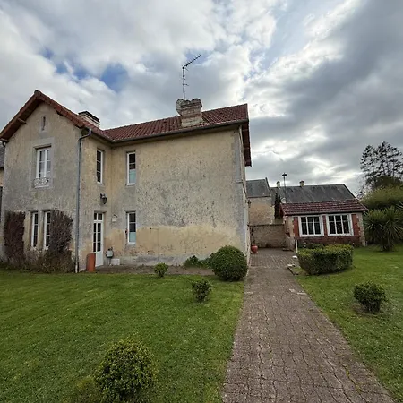 Дом отдыха Le Palmier Maison Spacieuse, Lumineuse, Bien Equipee, 3 Belles Chambres, 2 Salles D'Eau, 2 Wc, Grand Jardin Arbore Clos, Belle Terrasse, Parking Privatif 7 Kms Bayeux Proche Plages Du Debarquement