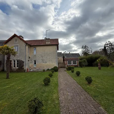 Дом отдыха Le Palmier Maison Spacieuse, Lumineuse, Bien Equipee, 3 Belles Chambres, 2 Salles D'Eau, 2 Wc, Grand Jardin Arbore Clos, Belle Terrasse, Parking Privatif 7 Kms Bayeux Proche Plages Du Debarquement