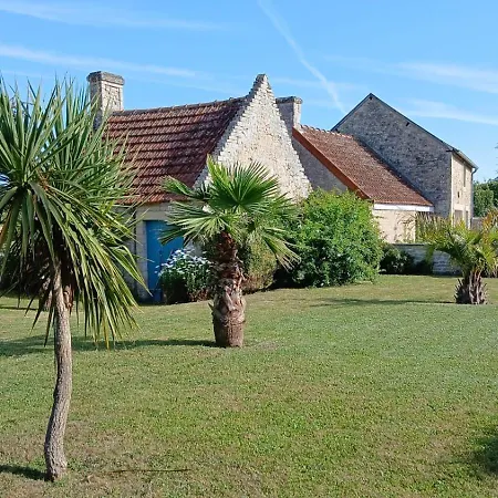 Le Palmier Maison Spacieuse, Lumineuse, Bien Equipee, 3 Belles Chambres, 2 Salles D'eau, 2 Wc, Grand Jardin Arbore Clos, Belle Terrasse, Parking Privatif 7 Kms Bayeux Proche Plages Du Debarquement Holiday home
