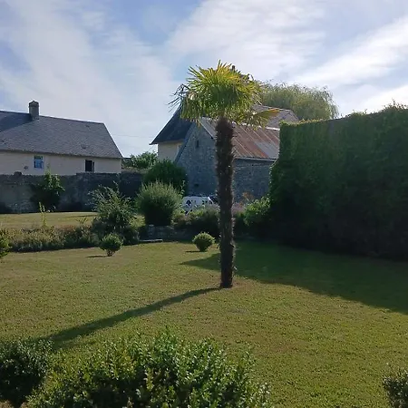 Le Palmier Maison Spacieuse, Lumineuse, Bien Equipee, 3 Belles Chambres, 2 Salles D'eau, 2 Wc, Grand Jardin Arbore Clos, Belle Terrasse, Parking Privatif 7 Kms Bayeux Proche Plages Du Debarquement Holiday home Esquay-sur-Seulles