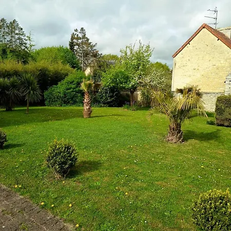 Le Palmier Maison Spacieuse, Lumineuse, Bien Equipee, 3 Belles Chambres, 2 Salles D'eau, 2 Wc, Grand Jardin Arbore Clos, Belle Terrasse, Parking Privatif 7 Kms Bayeux Proche Plages Du Debarquement Holiday home *