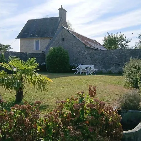 Holiday home Le Palmier Maison Spacieuse, Lumineuse, Bien Equipee, 3 Belles Chambres, 2 Salles D'eau, 2 Wc, Grand Jardin Arbore Clos, Belle Terrasse, Parking Privatif 7 Kms Bayeux Proche Plages Du Debarquement *