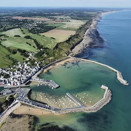 Holiday home Le Palmier Maison Spacieuse, Lumineuse, Bien Equipee, 3 Belles Chambres, 2 Salles D'eau, 2 Wc, Grand Jardin Arbore Clos, Belle Terrasse, Parking Privatif 7 Kms Bayeux Proche Plages Du Debarquement
