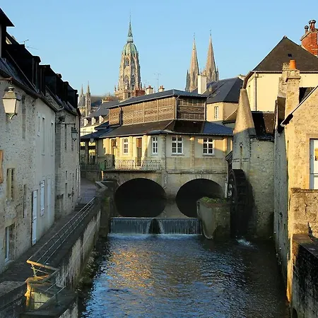 Holiday home Le Palmier Maison Spacieuse, Lumineuse, Bien Equipee, 3 Belles Chambres, 2 Salles D'eau, 2 Wc, Grand Jardin Arbore Clos, Belle Terrasse, Parking Privatif 7 Kms Bayeux Proche Plages Du Debarquement *
