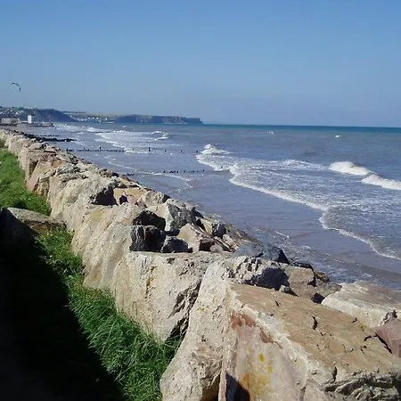 Le Palmier Maison Spacieuse, Lumineuse, Bien Equipee, 3 Belles Chambres, 2 Salles D'eau, 2 Wc, Grand Jardin Arbore Clos, Belle Terrasse, Parking Privatif 7 Kms Bayeux Proche Plages Du Debarquement Holiday home *